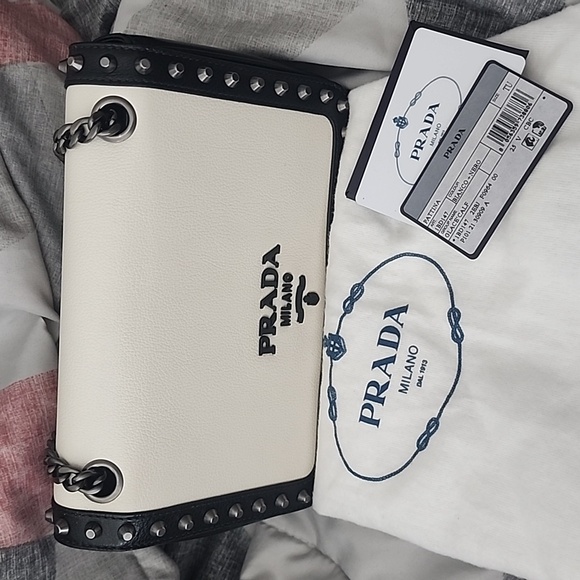 Authentic Prada cross body bag - Picture 2 of 3